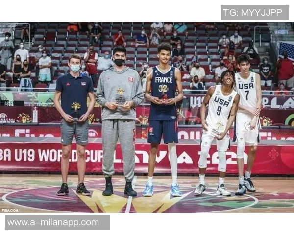 文班谈与霍姆格伦的关系强调两人风格不同不具可比性